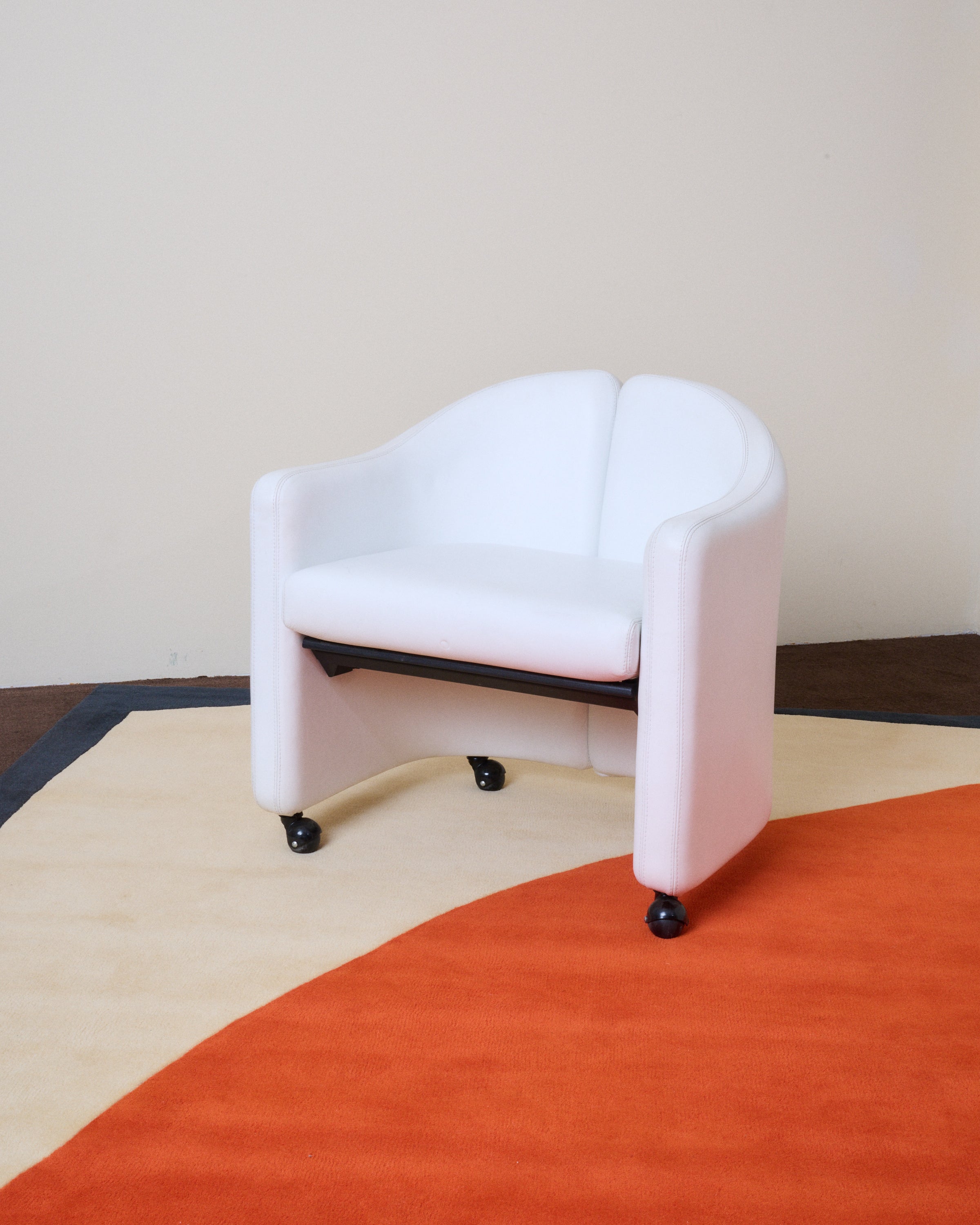 PS142 "Clamis" Armchair