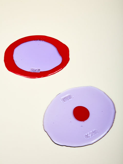  A pair of lilac and red Table-Mates.