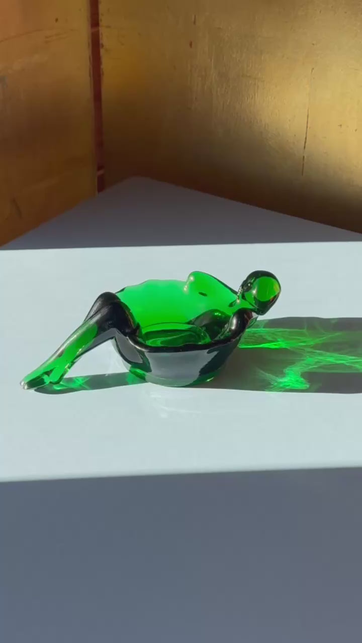 A video of bathing lady dishes getting items dropped into them.